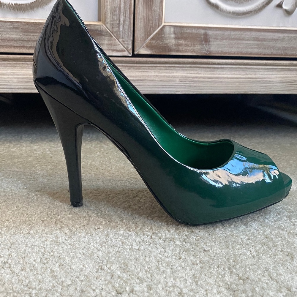 NEW Ombre Green Faux Patent Leather Open-Toed Heels, Size 38